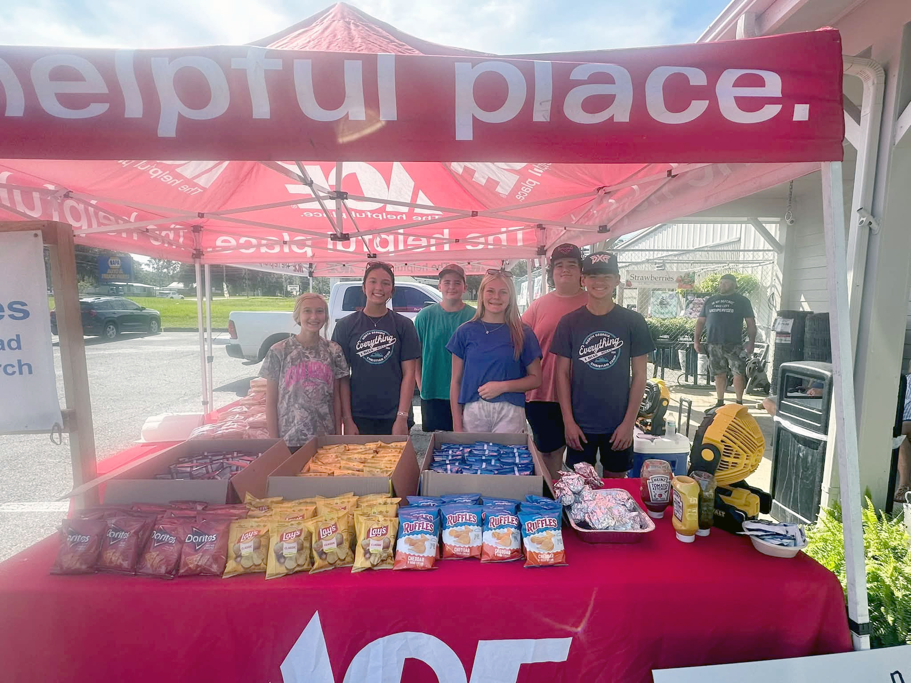 Youth from River Road Baptist Church distribute free hot dogs, chips and drinks Sept. 12 at the Hilliard Ace Hardware. 