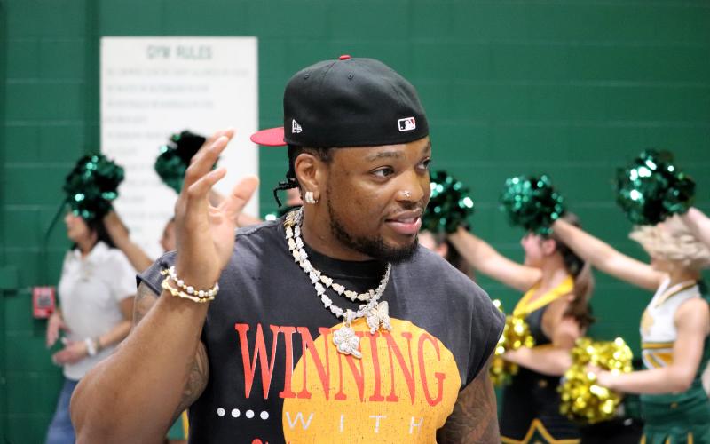 Derrick Henry waves to fans attending the event Saturday.