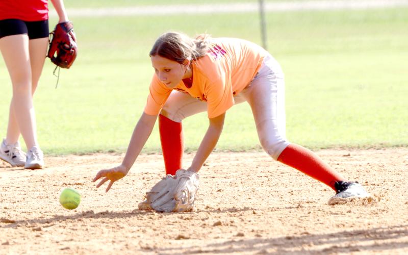 Ryleigh Vanier catches a ground ball.