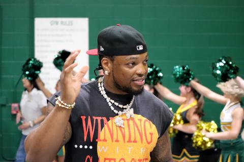 Derrick Henry waves to fans attending the event Saturday. 