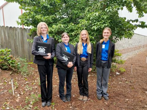 Local 4-H’ers attend 4-H University at the University of Florida July 28-30. submitted