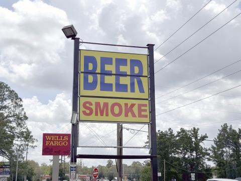 Safeway Discount Beverage installed a beer and smoke sign in May, which is bright yellow and quite large. Town officials met with the business owner because the sign violates town regulations. It will be replaced soon. Photo by Anna Newhoff
